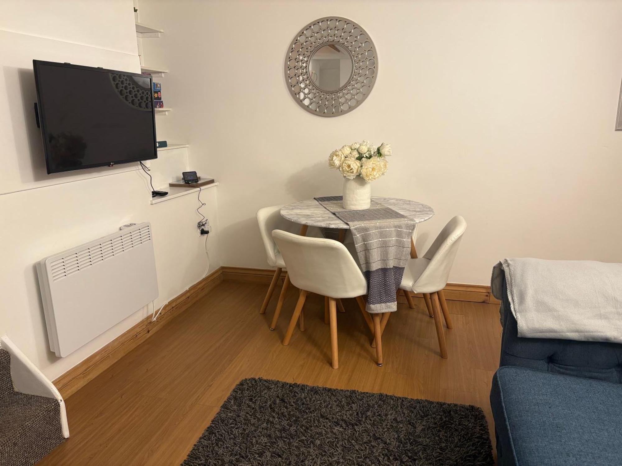 Seaton, Devon, Two Bed Apartment, Just Off The Sea Front. Экстерьер фото
